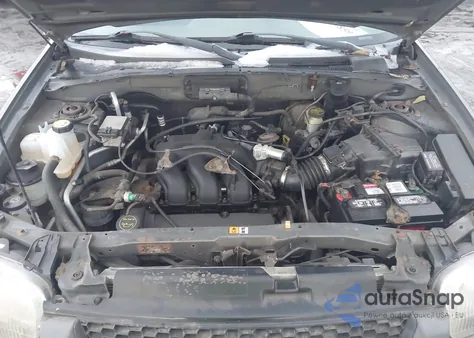 2002 Ford Escape Xlt z USA, uszkodzony, nr VIN 1FMYU04172KD96506